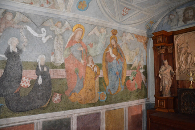 Kaplička Panny Marie ve Španělském křídle - detail Jindřicha IV. a jeho manželek před Pannou Marií.